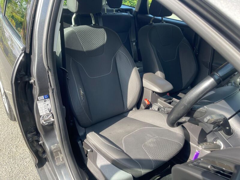 FORD FOCUS