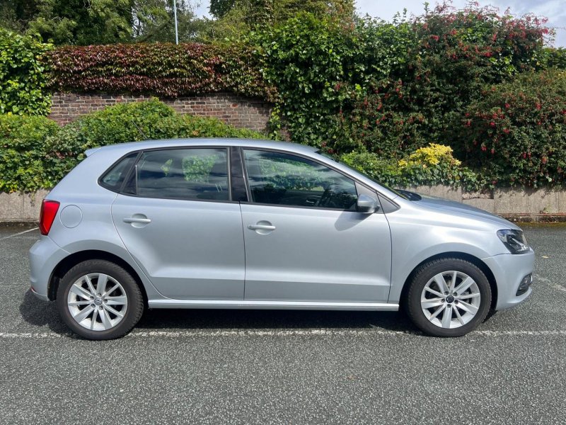 VOLKSWAGEN POLO