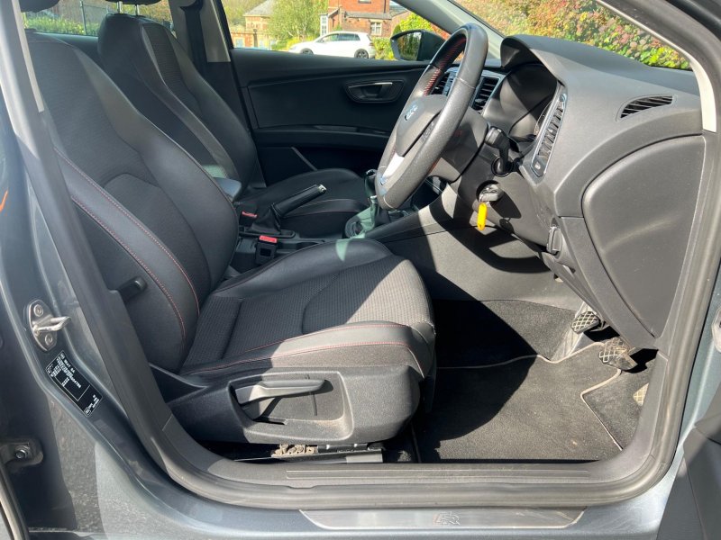 SEAT LEON