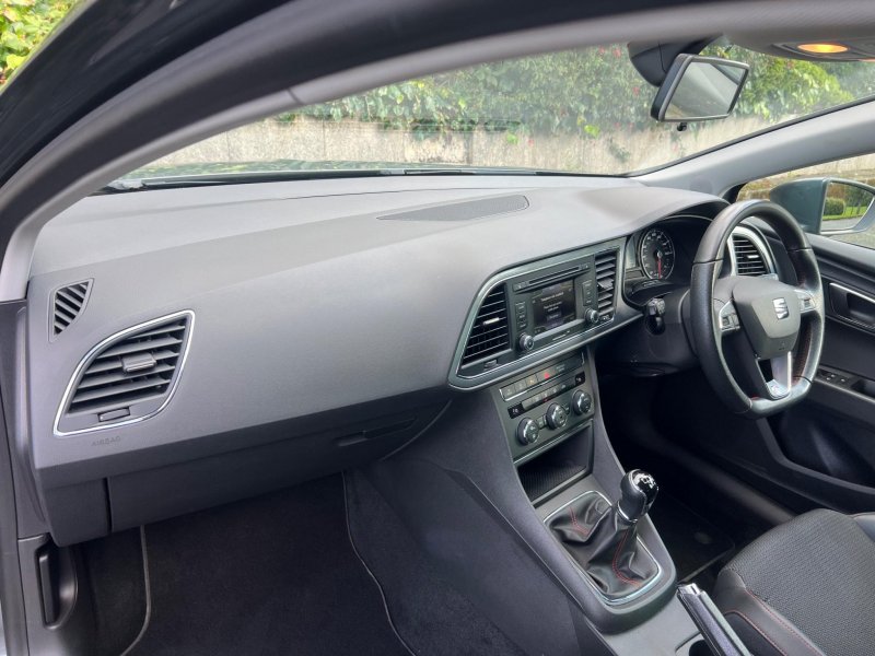 SEAT LEON