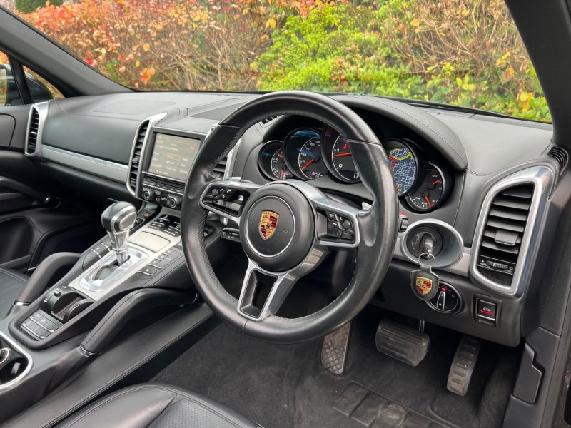 PORSCHE CAYENNE
