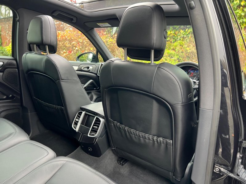 PORSCHE CAYENNE