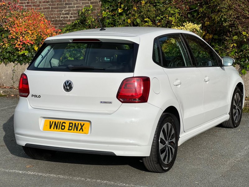 VOLKSWAGEN POLO