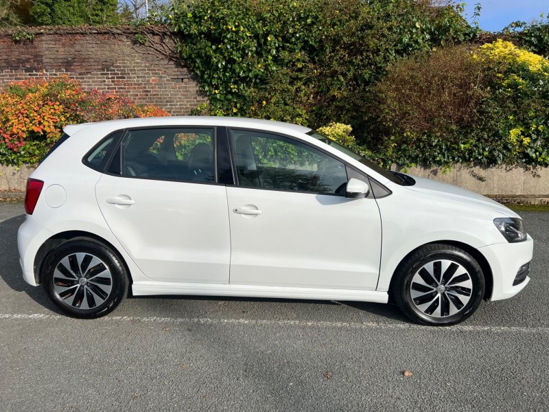 VOLKSWAGEN POLO