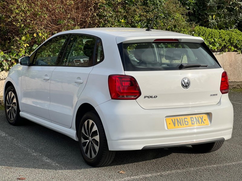 VOLKSWAGEN POLO