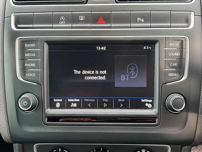 VOLKSWAGEN POLO