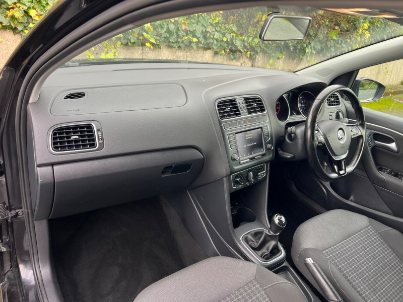 VOLKSWAGEN POLO