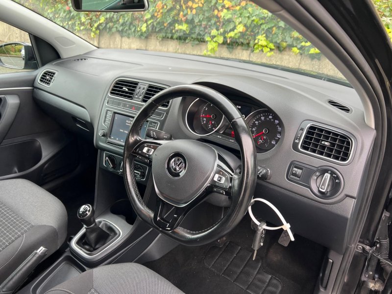 VOLKSWAGEN POLO