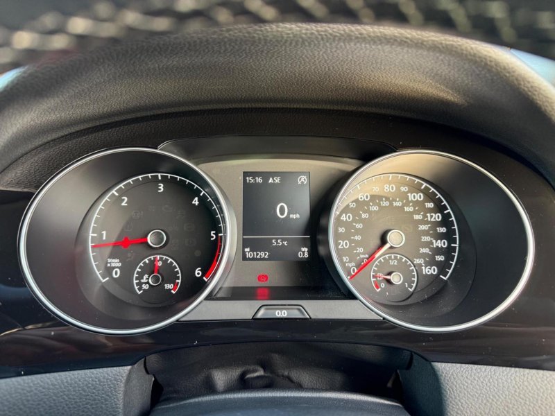 VOLKSWAGEN GOLF SV