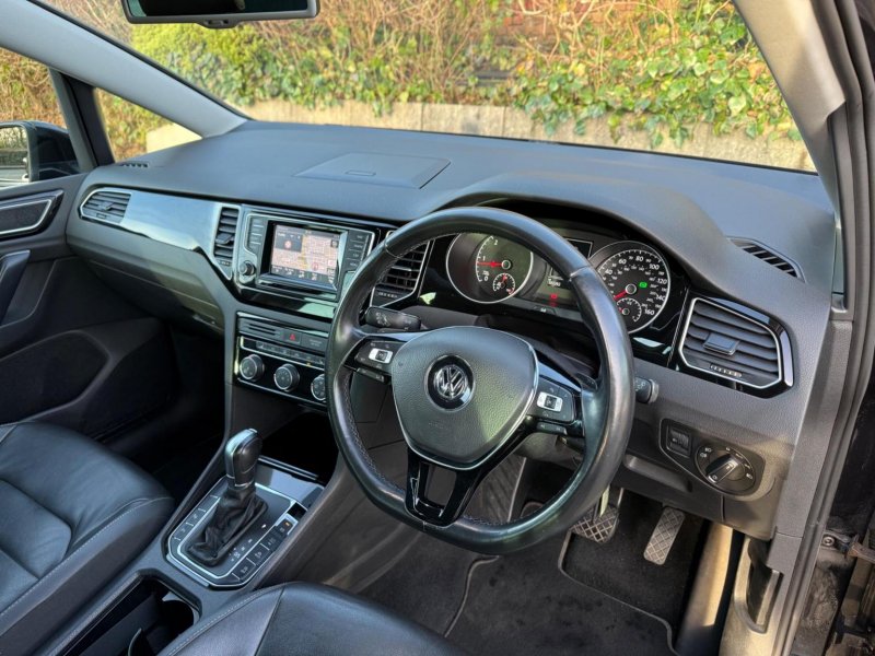 VOLKSWAGEN GOLF SV