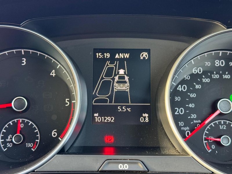 VOLKSWAGEN GOLF SV