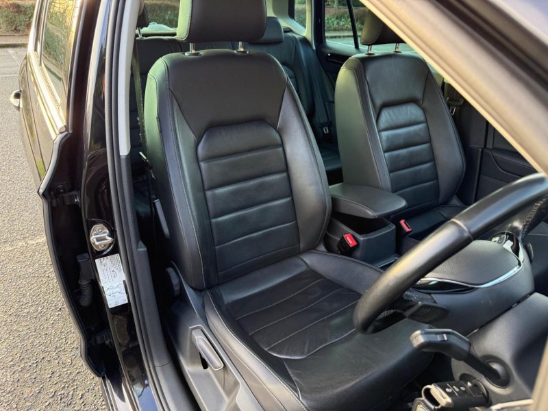 VOLKSWAGEN GOLF SV
