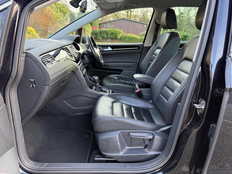 VOLKSWAGEN GOLF SV