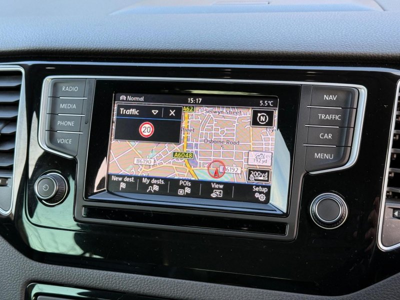 VOLKSWAGEN GOLF SV