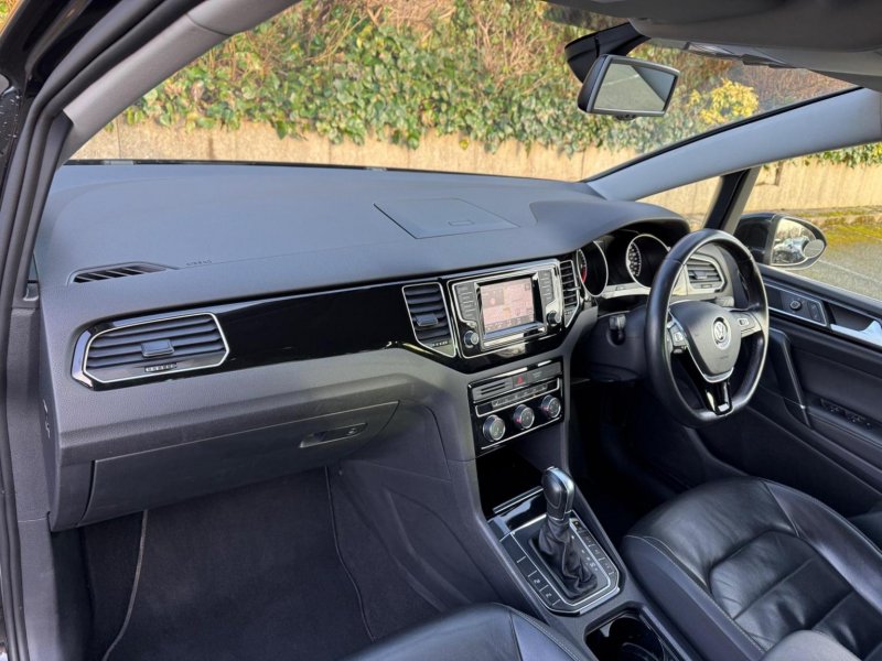 VOLKSWAGEN GOLF SV