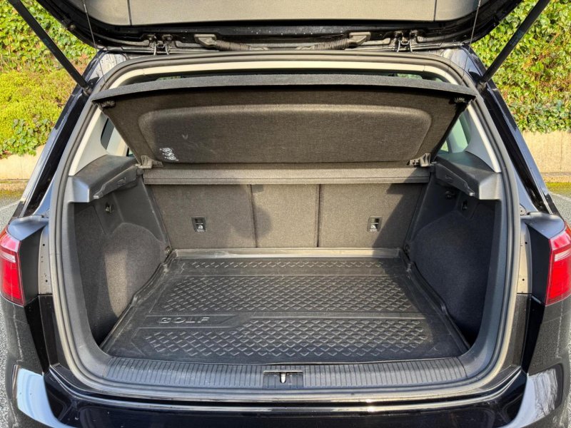 VOLKSWAGEN GOLF SV
