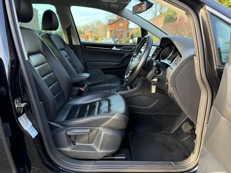 VOLKSWAGEN GOLF SV