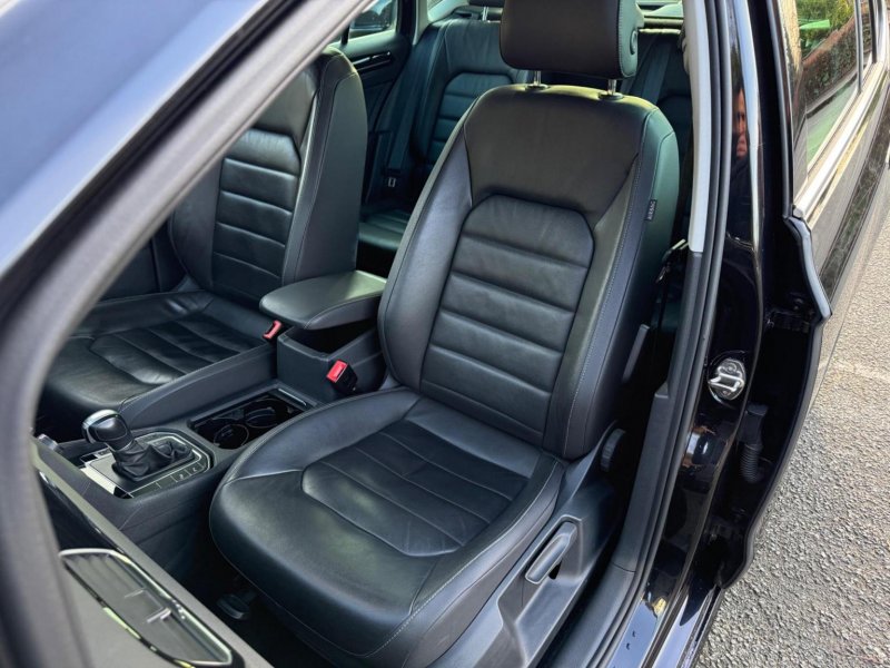 VOLKSWAGEN GOLF SV
