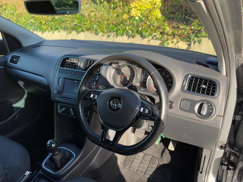 VOLKSWAGEN POLO
