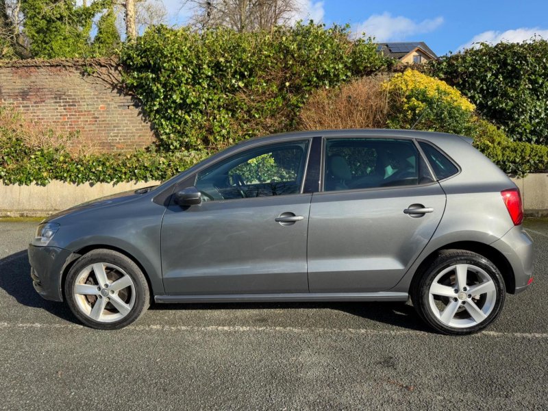 VOLKSWAGEN POLO